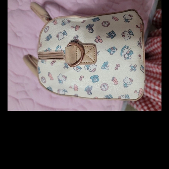 Rare print Hello Kitty loungefly purse - Picture 5 of 12